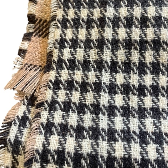 Steve Madden Black and Tan Plaid Scarf classic luxury neutral women’s - Picture 8 of 8
